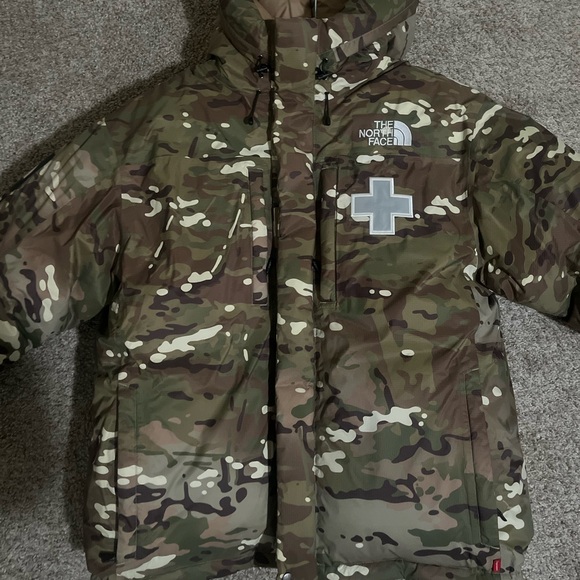Northface X Supreme Camo Puffer Jacket XL - Picture 2 of 7